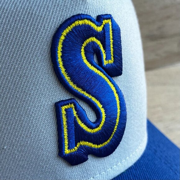 MITCHELL & NESS MARINERS KEN GRIFFEY JR TOPPS X LIDS PLAYER CHASE SERIES 2 HAT - Picture 1 of 2